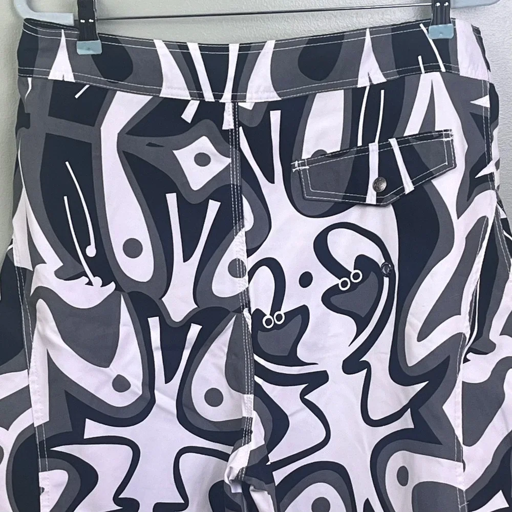 Maui & Sons Black White Abstract Tribal Graphic Board‎ Shorts Beach NWT 34-36
